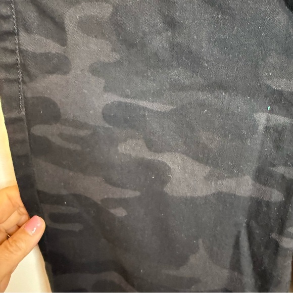 Social Standard by Sanctuary | Black Camouflage Skinny Pants | Sz 6 - Picture 4 of 9